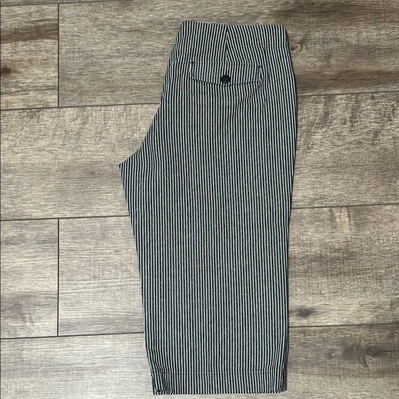 Larry Levine Striped Black and White Capri Pants 12 - Picture 4 of 6